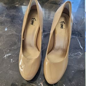 Fioni nude pumps